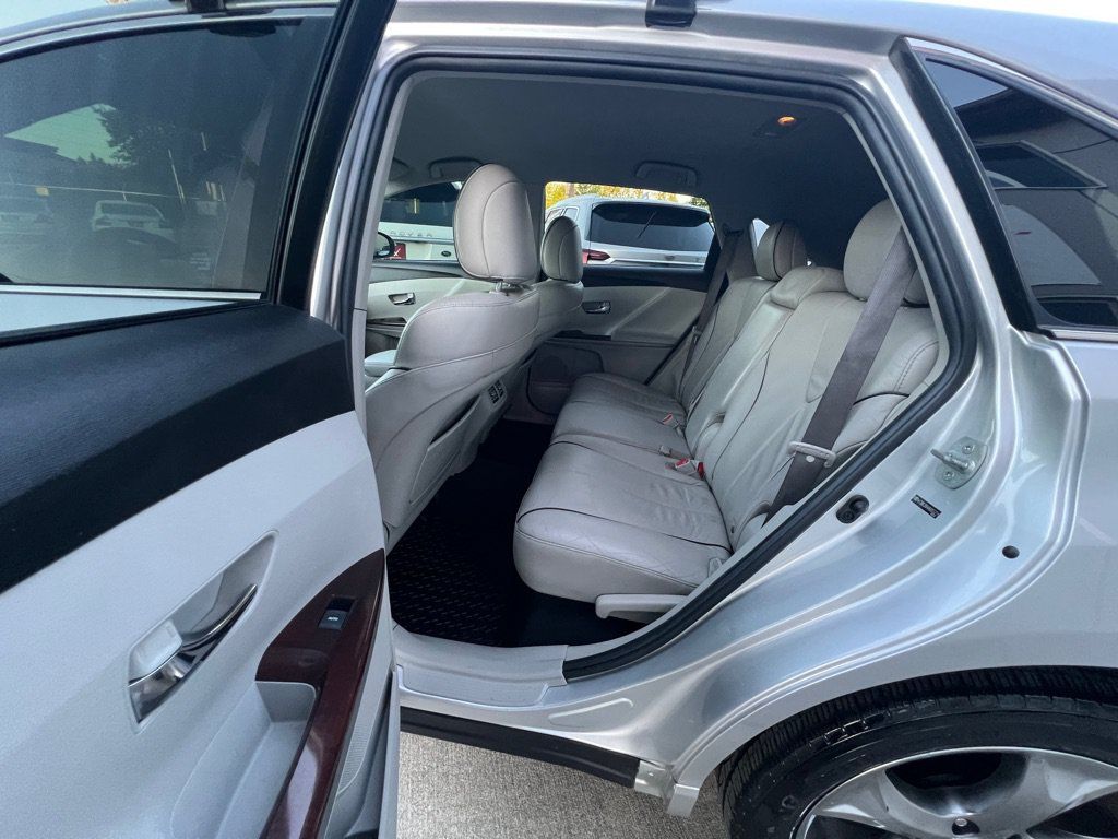 Used 2011 Toyota Venza AWD w/ Comfort Pkg image 11