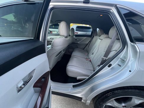 Used 2011 Toyota Venza AWD w/ Comfort Pkg image 11