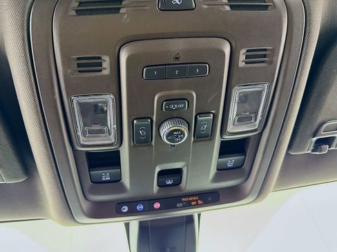 Used 2021 GMC Yukon XL Denali w/ Denali Premium Package AWD/4WD image 12