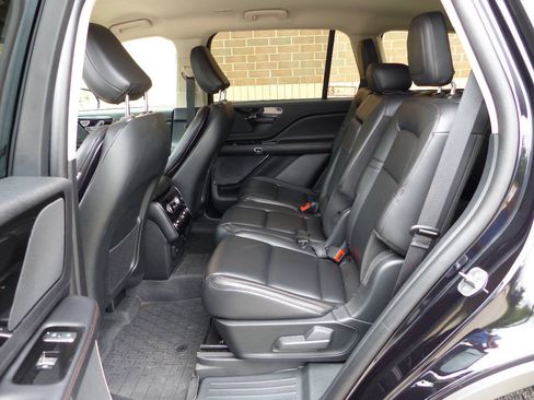 Used 2023 Lincoln Aviator AWD w/ Elements Package image 33
