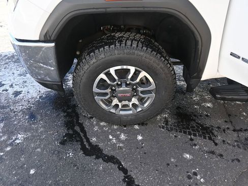 Used 2022 GMC Sierra 2500 SLE w/ SLE Convenience Package image 18