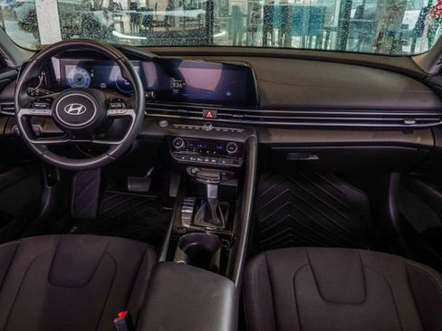 Certified 2025 Hyundai Elantra SEL FWD image 5