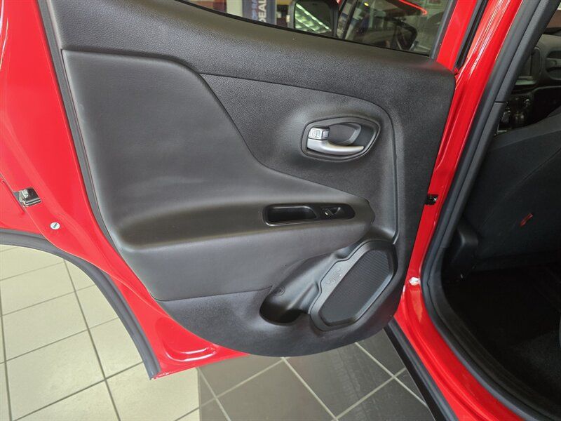 Used 2020 Jeep Renegade Trailhawk w/ Cold Weather Group AWD/4WD image 10