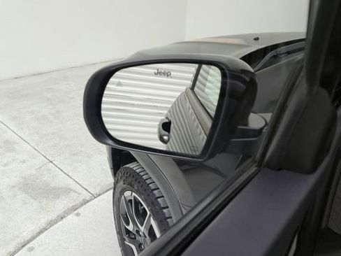 Used 2024 Jeep Compass Trailhawk image 10