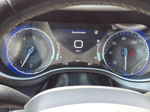 Used 2024 Chrysler Pacifica Touring-L FWD image 21