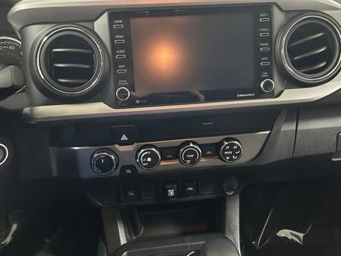 Used 2020 Toyota Tacoma SR5 AWD/4WD image 18