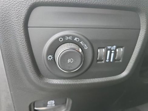 Used 2025 Jeep Grand Cherokee Summit image 28