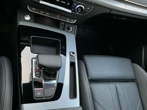 Used 2025 Audi Q5 2.0T Premium w/ Convenience Plus Package image 15