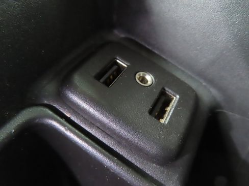 Used 2018 Chevrolet Silverado 1500 LTZ Z71 image 9