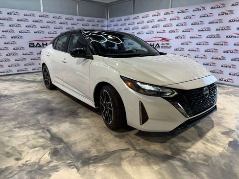 Used 2025 Nissan Sentra SR w/ SR Premium Package image 5