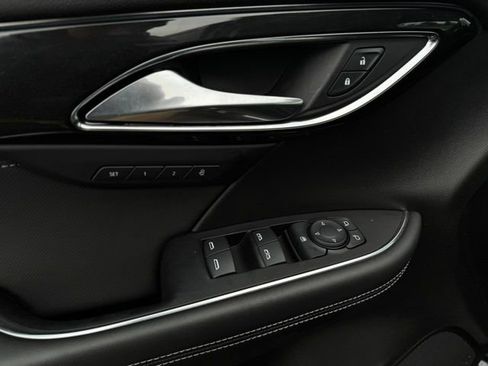 Used 2025 Buick Envision Preferred image 12