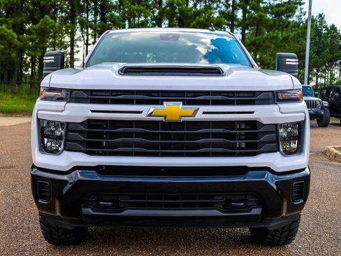 Used 2024 Chevrolet Silverado 2500 Custom w/ Custom Convenience Package AWD/4WD image 4