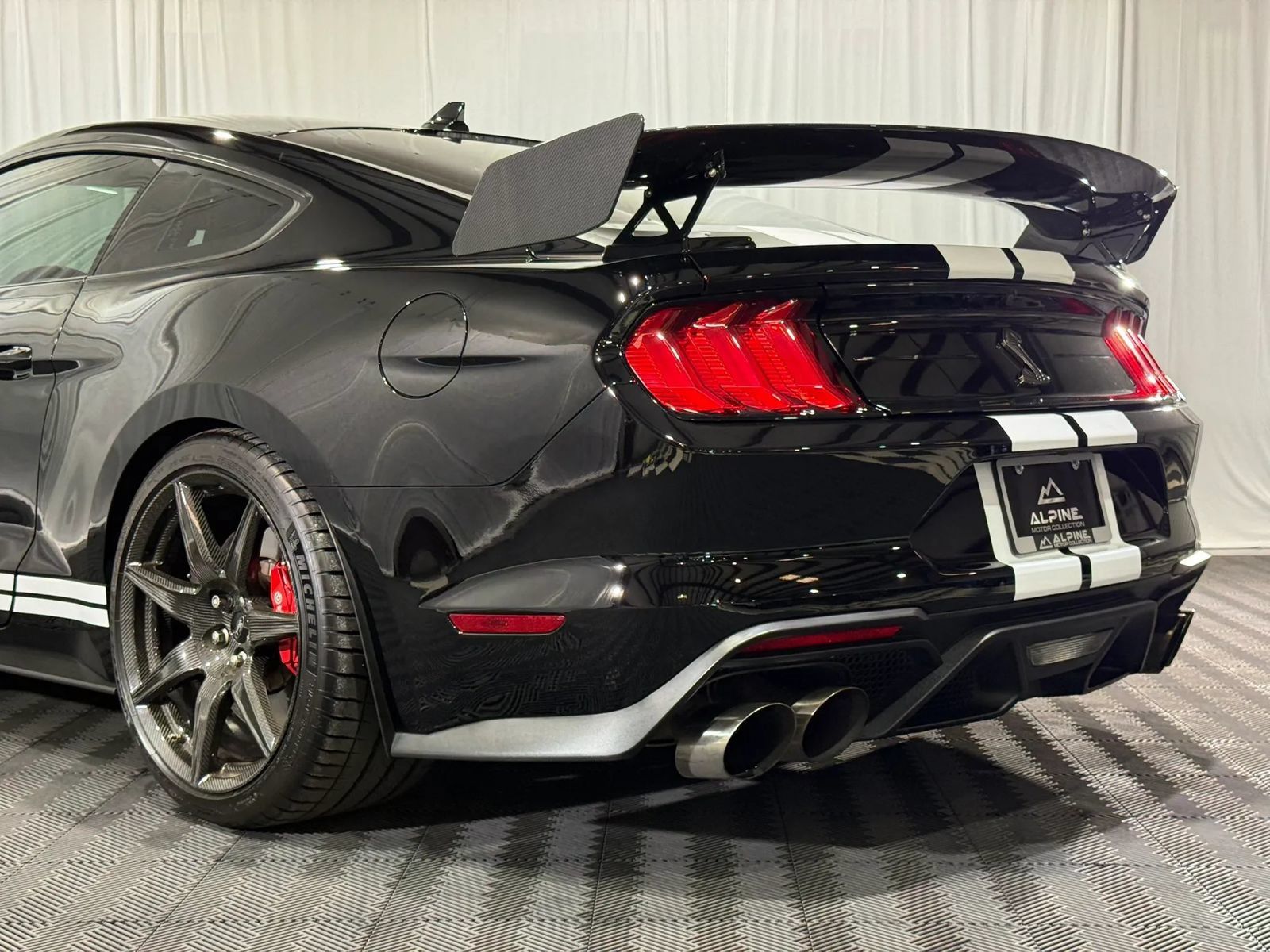 Used 2022 Ford Mustang Shelby GT500 w/ Carbon Fiber Track Pack RWD image 10