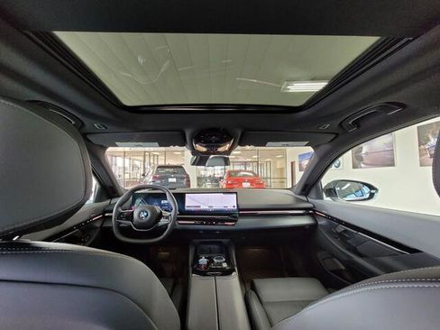 Certified 2025 BMW 530i image 40