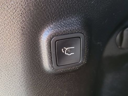 Used 2019 Jeep Cherokee Limited FWD image 14