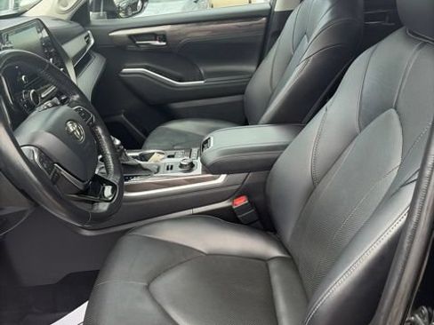 Used 2021 Toyota Highlander Limited AWD/4WD image 10