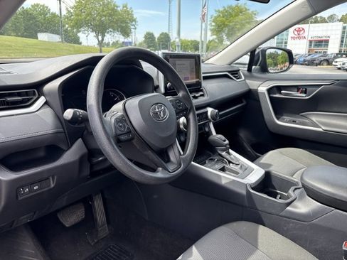 Used 2025 Toyota RAV4 XLE FWD image 9