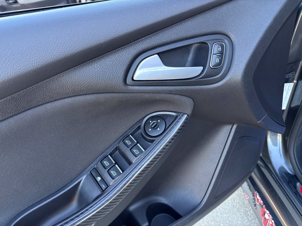 Used 2017 Ford Focus ST w/ Equipment Group 402A FWD image 25