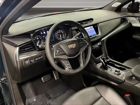 Certified 2025 Cadillac XT5 Sportv w/ Technology Package AWD/4WD image 17