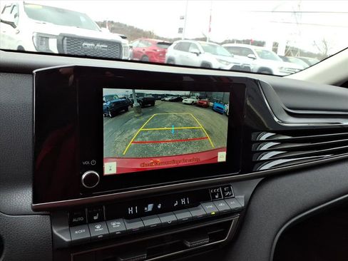 Used 2025 Toyota Camry LE w/ Convenience Package image 20