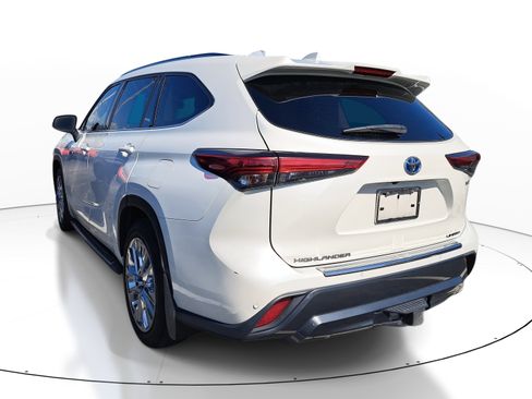 Used 2021 Toyota Highlander Limited image 9