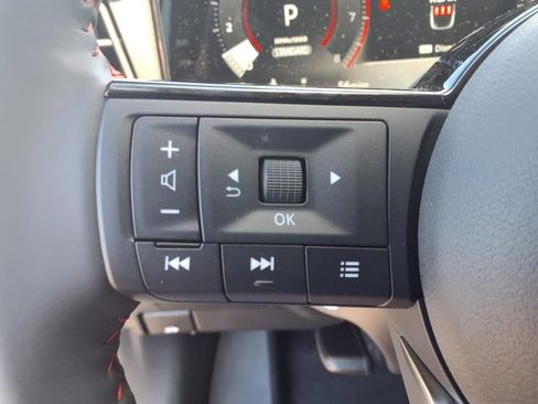 Used 2025 Nissan Kicks SR AWD/4WD image 13