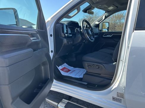 Used 2025 Chevrolet Silverado 2500 LT w/ Convenience Package image 10