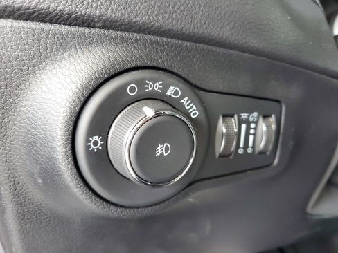 Certified 2021 Jeep Compass Latitude FWD image 21