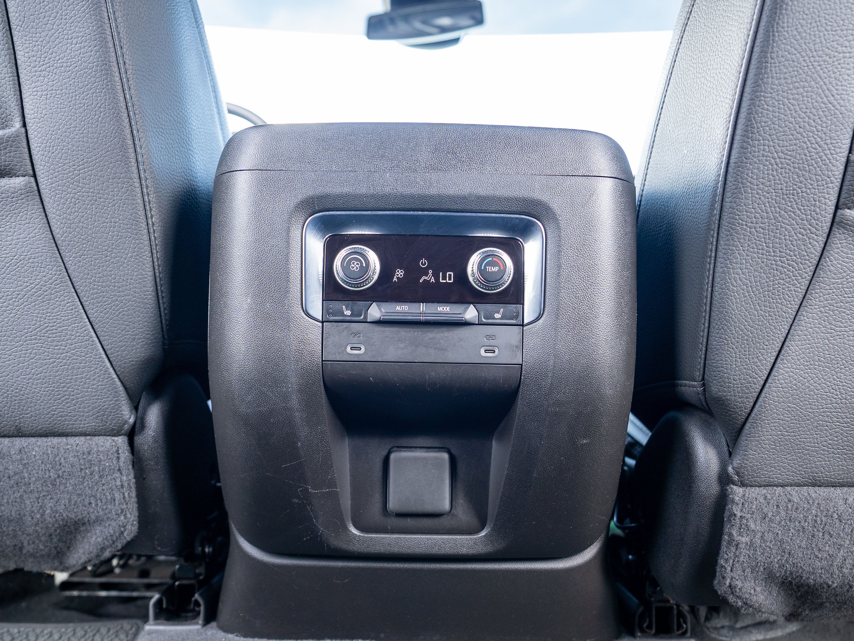 Used 2023 GMC Yukon XL Denali RWD image 10