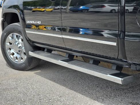 Used 2019 GMC Sierra 2500 Denali w/ Duramax Plus Package AWD/4WD image 12