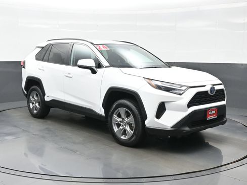 Used 2024 Toyota RAV4 XLE AWD/4WD image 8