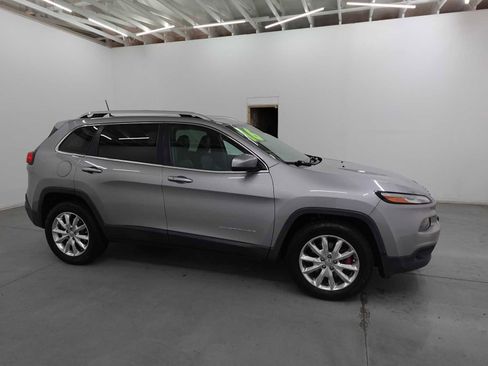 Used 2016 Jeep Cherokee Limited AWD/4WD image 4