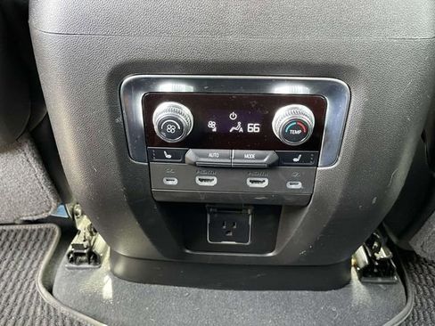 Used 2023 GMC Yukon XL Denali Ultimate AWD/4WD image 16
