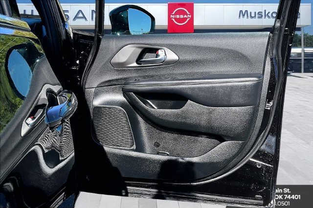 Used 2025 Chrysler Pacifica Select FWD image 29