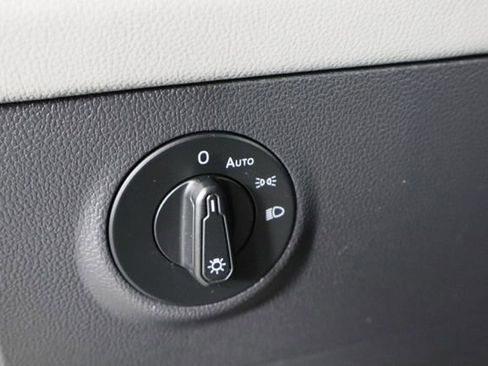 Used 2023 Volkswagen Taos SE image 23