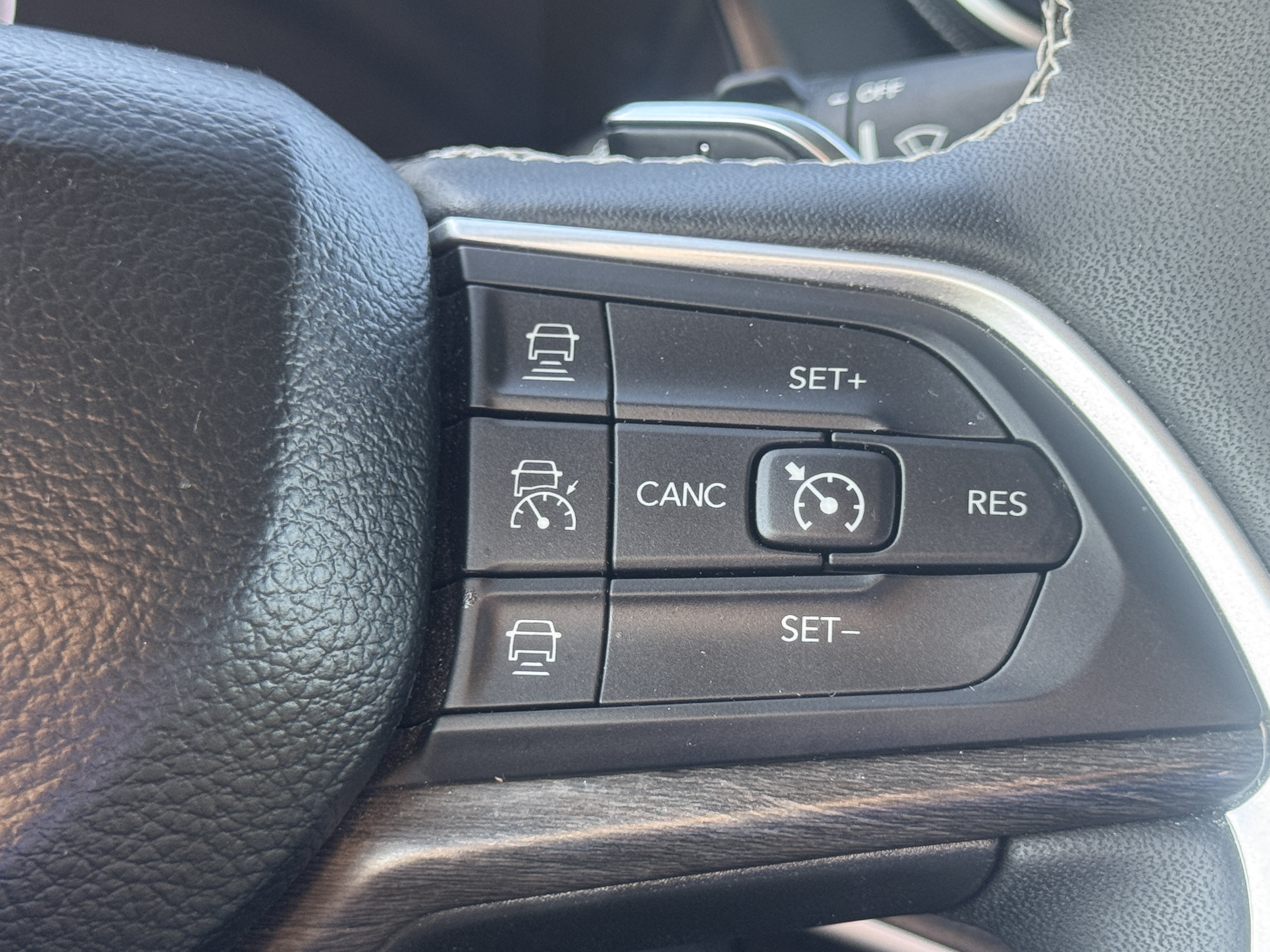 Used 2024 Jeep Grand Cherokee L Limited RWD image 25