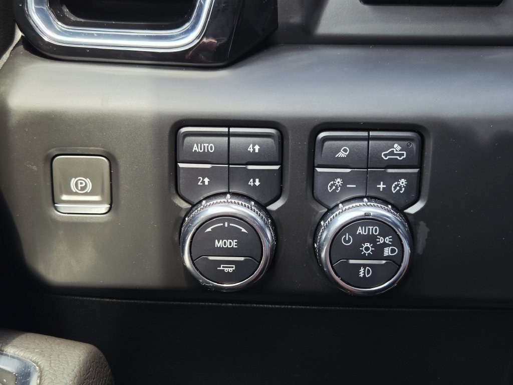 Used 2023 GMC Sierra 1500 Denali w/ Technology Package AWD/4WD image 25