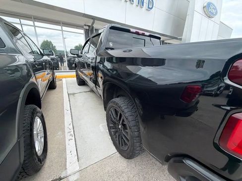 Used 2020 Chevrolet Silverado 1500 High Country w/ Technology Package AWD/4WD image 27