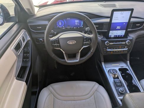 Used 2020 Ford Explorer Platinum w/ Premium Technology Package image 18