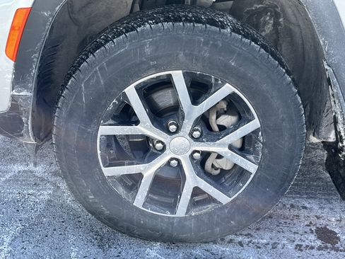 Used 2025 Jeep Grand Cherokee Limited image 7