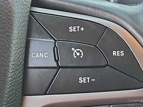 Used 2019 Jeep Cherokee Latitude Plus w/ Comfort/Convenience Group image 28