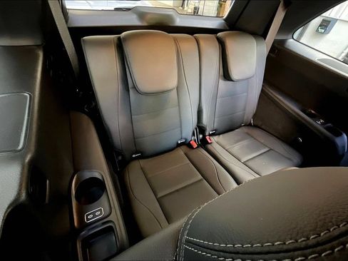 Used 2025 Mercedes-Benz GLS 450 4MATIC image 15