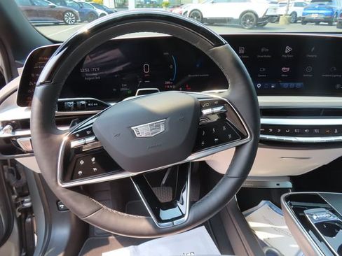 Used 2025 Cadillac Lyriq Luxury AWD/4WD image 15