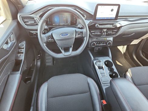 Used 2025 Ford Escape ST-Line image 9