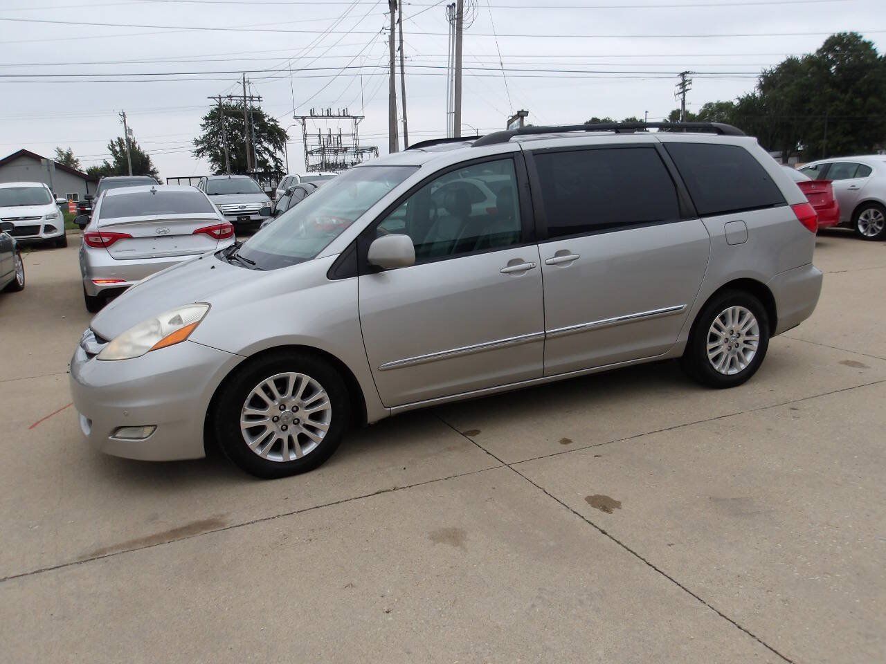 Used 2008 Toyota Sienna XLE Limited w/ XLE Limited Pkg 1 FWD image 2