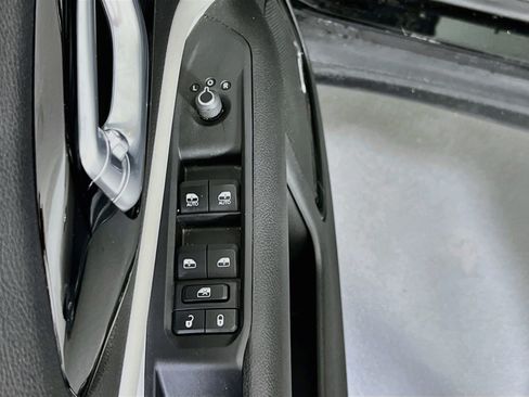 Used 2023 Jeep Compass Limited w/ Sun and Sound Group AWD/4WD image 17