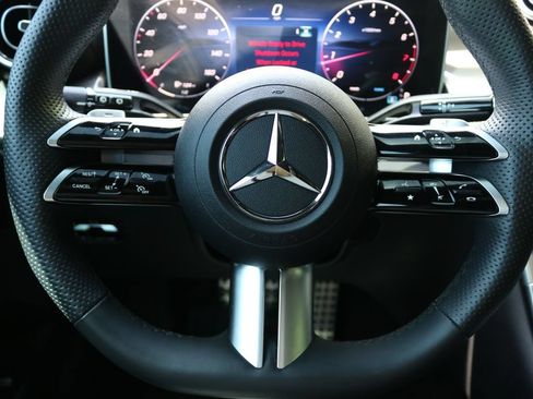 Used 2025 Mercedes-Benz GLC 300 4MATIC image 20