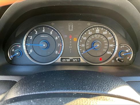 Used 2011 Honda Crosstour EX-L image 18