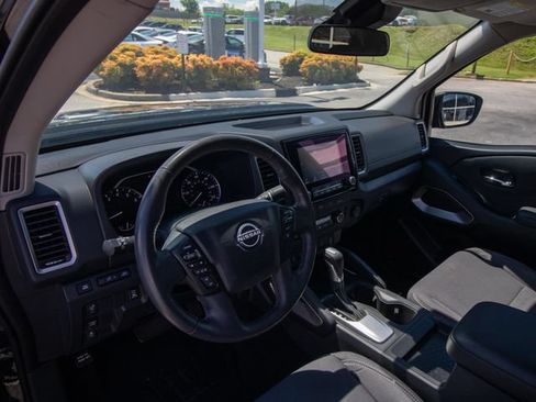 Used 2024 Nissan Frontier SV w/ SV Convenience Package RWD image 6