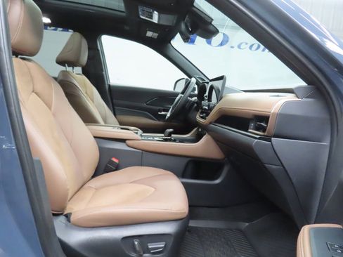 Used 2025 Toyota Grand Highlander AWD Hybrid image 34